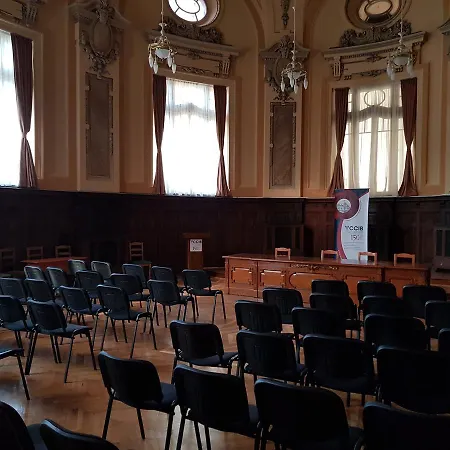 Nf Palace Old 酒店