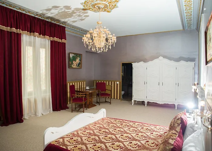 Nf Palace Old