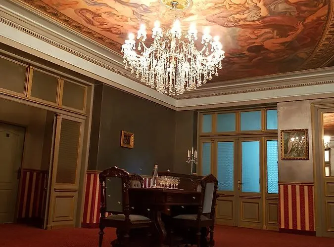 Nf Palace Old