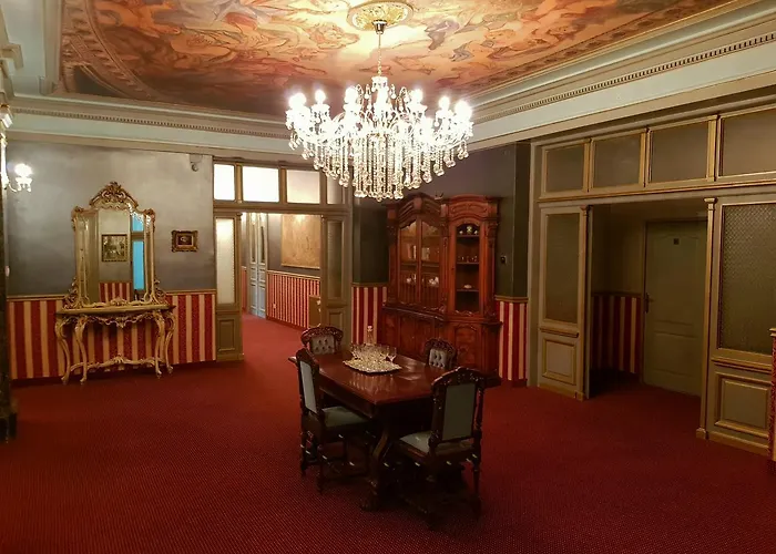 Nf Palace Old