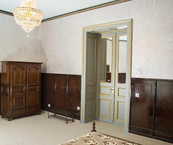 Nf Palace Old Hotel Bukarest