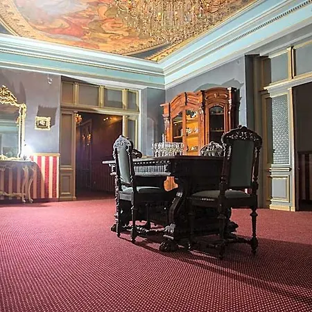 Nf Palace Old