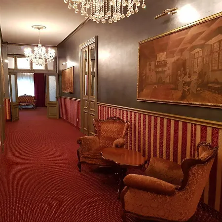 Nf Palace Old ホテル