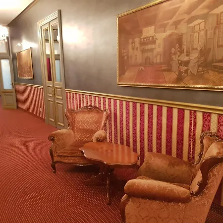 Nf Palace Old ホテル