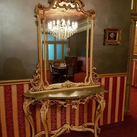 Nf Palace Old Hotel Boekarest