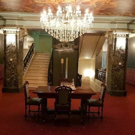 Nf Palace Old ホテル 4*