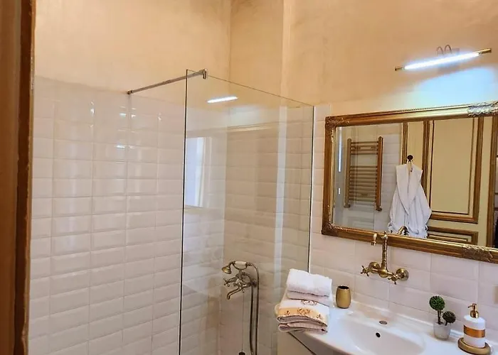 Nf Palace Old 호텔