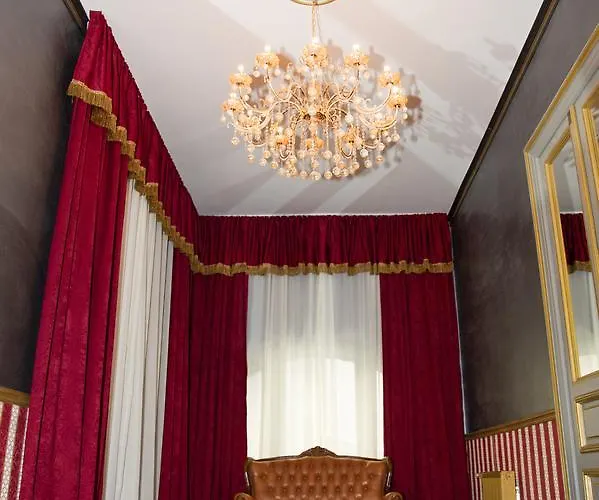 Nf Palace Old 호텔 4*