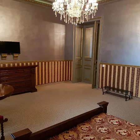 Nf Palace Old