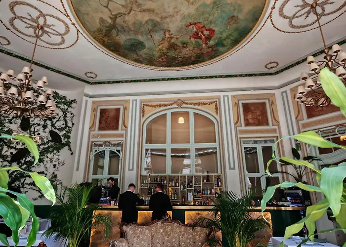 فندق Nf Palace Old 4*