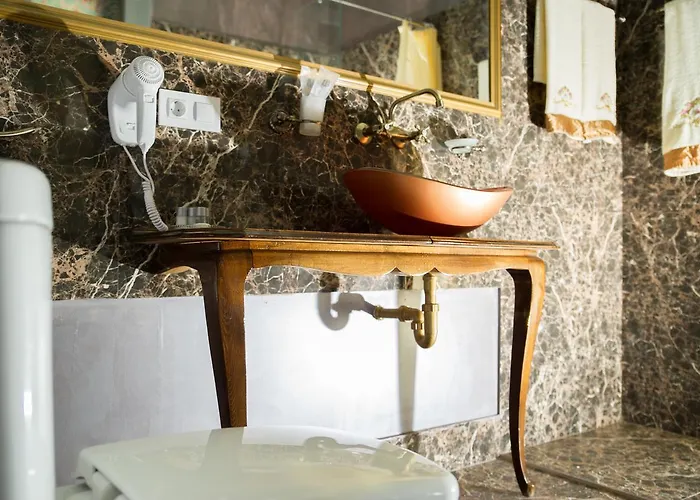 Nf Palace Old فندق