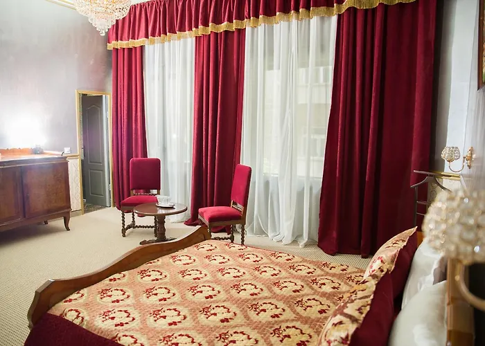 فندق Nf Palace Old 4*