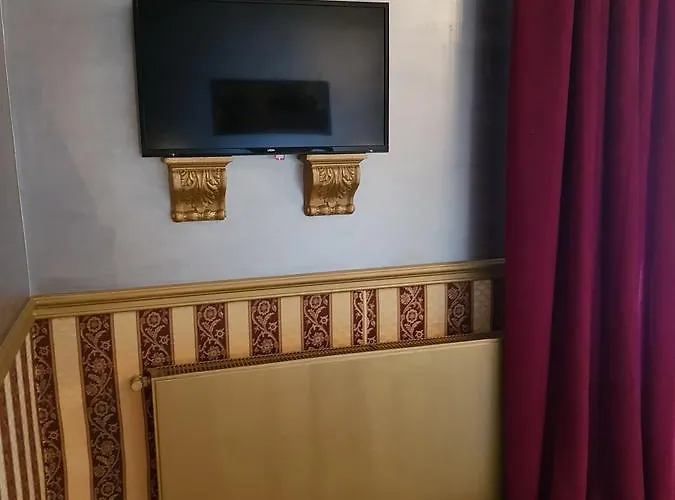 Nf Palace Old Bükreş