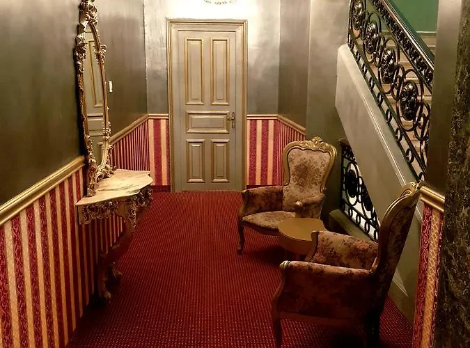 Nf Palace Old